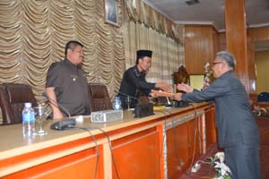 Dihadiri Bupati Amril, DPRD Sahkan 3 Perda